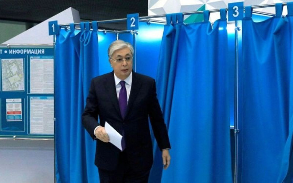 Καζακστάν: Με το συντριπτικό ποσοστό 81,3% επανεξελέγη πρόεδρος ο Τοκάγεφ