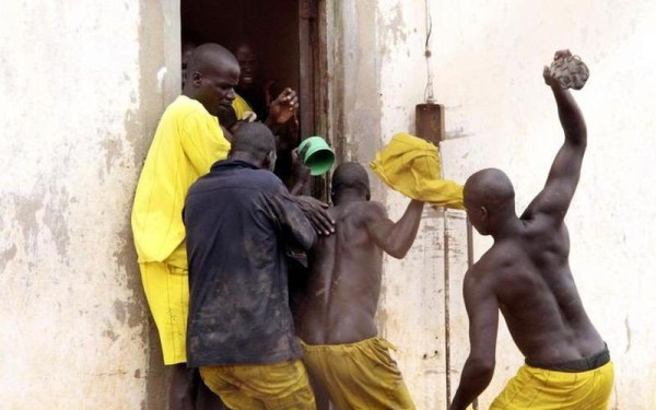 Ουγκάντα: «Κομμένα» τα κινητά στους εργαζόμενους στις φυλακές για όσο έχει μουντιάλ