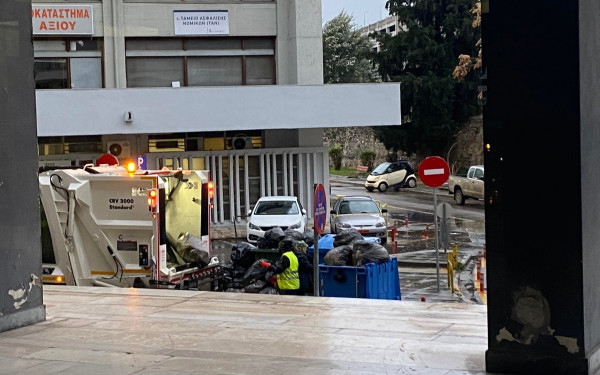 Θεσσαλονίκη: Ανέστειλαν τις κινητοποιήσεις οι εργαζόμενοι στο δήμο - Ξεκίνησε η αποκομιδή των σκουπιδιών