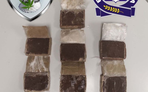 Ζευγάρι διακινούσε ναρκωτικά και φόρεσε χειροπέδες - Έκρυβε στις πόρτες του αυτοκινήτου 10 κιλά ηρωίνης (βίντεο, φωτ.)