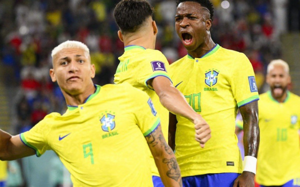 Μουντιάλ: Έβαλε τα κλάματα ο Ριτσάρλισον μόλις είδε τον Ρονάλντο και του φίλησε τα πόδια (βίντεο)