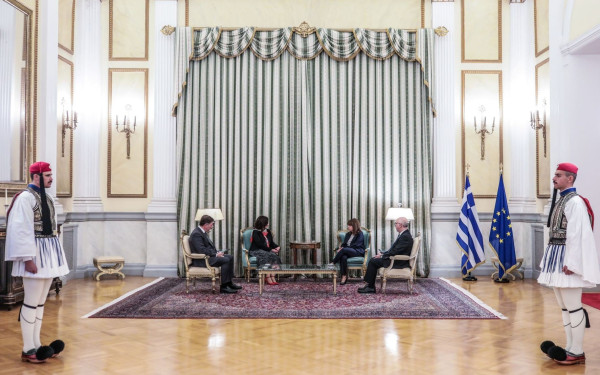 Τελετή επίδοσης διαπιστευτηρίων νέων πρέσβεων στο Προεδρικό Μέγαρο	(φωτ.)