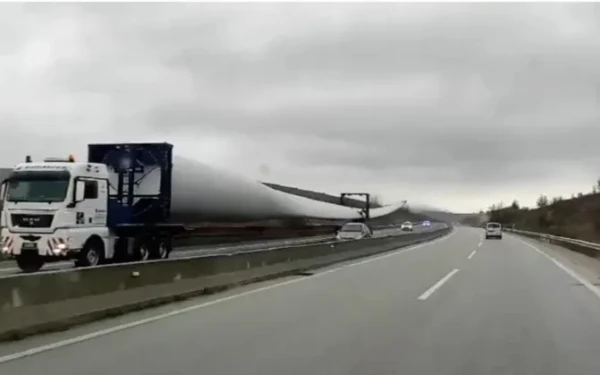 Ανεμογεννήτριες στην Εγνατία Οδό στο δρόμο Πτολεμαΐδας - Κοζάνης (βίντεο)