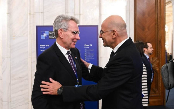 Τετ α τετ Δένδια - Πάιατ στο Βουκουρέστι