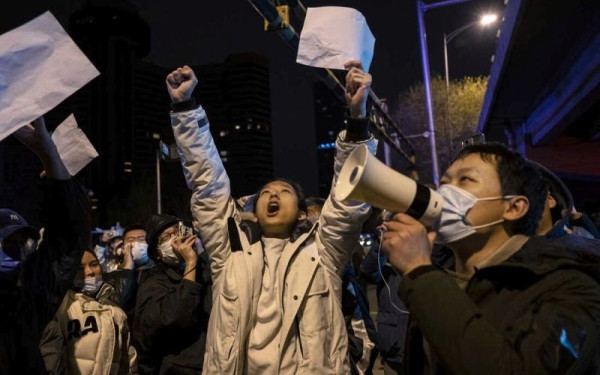 Κορονοϊός: Χαλαρώνουν τα υγειονομικά μέτρα στην Κίνα 