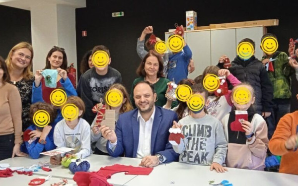 Καλαμαριά: Μαθητές δημιουργούν πρωτότυπα αντικείμενα με παλιά ρούχα