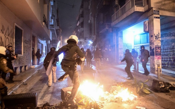 Επεισόδια στα Εξάρχεια μετά την πορεία για τον Αλ. Γρηγορόπουλο (φωτ.) Επεισόδια στα Εξάρχεια μετά την πορεία για τον Αλ. Γρηγορόπουλο (φωτ.)