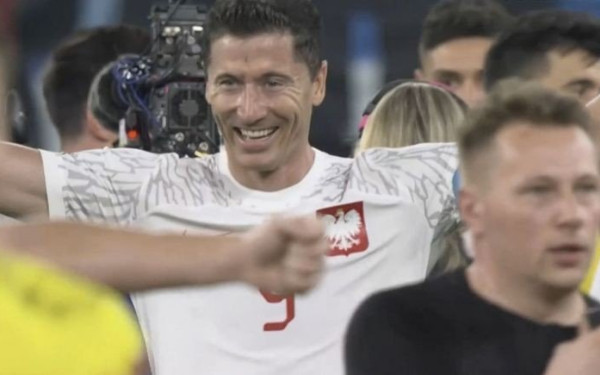 Μουντιάλ: Η στιγμή των πανηγυρισμών των Πολωνών για το γκολ της... Σαουδικής Αραβίας (βίντεο)