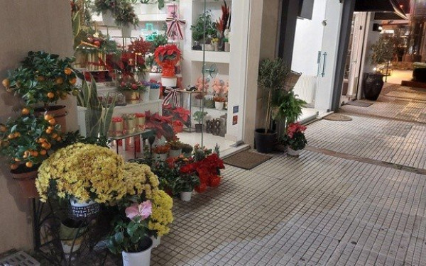 «Μαραίνονται» τα ανθοπωλεία