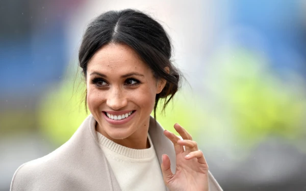 H Μέγκαν Μαρκλ απήγγειλε Ντίνο Χριστιανόπουλο στο Podcast των 20 εκατομμυρίων δολαρίων