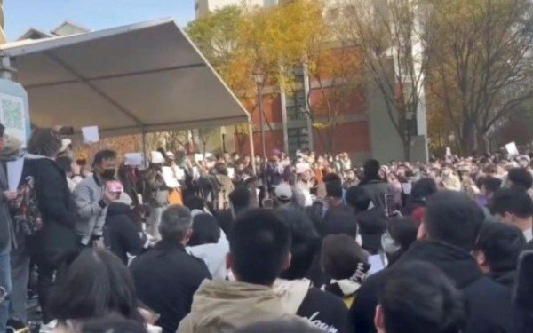 Ουχάν: Διαδήλωση κατά των περιοριστικών μέτρων στο «σημείο μηδέν» του κορονοϊού 