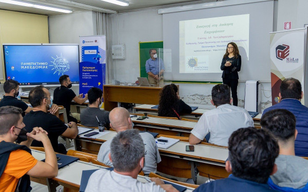 Θεσσαλονίκη: Υδραυλικοί και ηλεκτρολόγοι στα θρανία για μαθήματα σύγχρονης επιχειρηματικότητας	