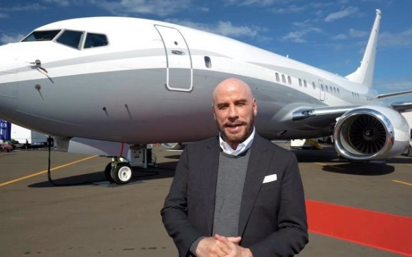 Αθήνα: Ο Τζον Τραβόλτα απογειώνει αεροπλάνο από το «Ελ. Βενιζέλος» (βίντεο)