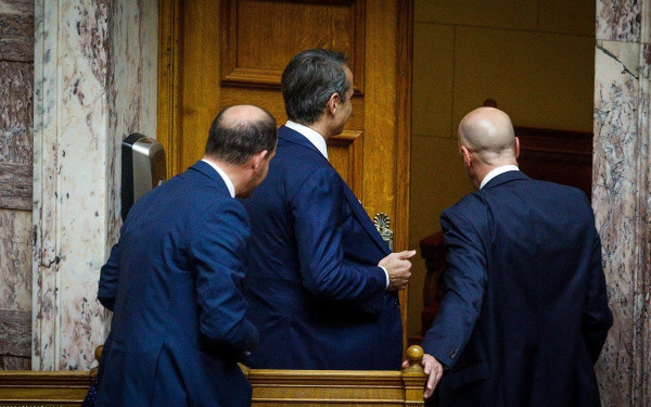 Βουλή: Στο «κόκκινο» η αντιπαράθεση στη Βουλή - Αποχώρηση Μητσοτάκη,  επίθεση Τσίπρα (βίντεο) Βουλή: Στο «κόκκινο» η αντιπαράθεση στη Βουλή - Αποχώρηση Μητσοτάκη,  επίθεση Τσίπρα (βίντεο)