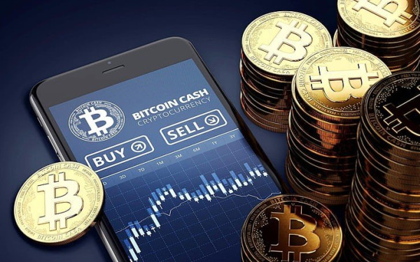 Bitcoin: Εσπασε το φράγμα των 100.000 δολαρίων για πρώτη φορά, με ώθηση από τον Τραμπ