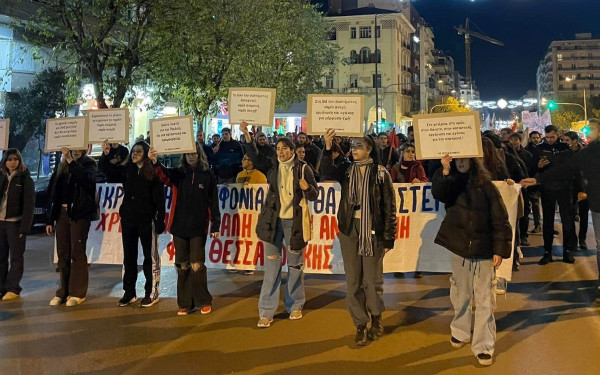 Θεσσαλονίκη: Φοιτητές κι εργαζόμενοι στο δρόμο για  τον 16χρονο Ρομά που σκοτώθηκε από αστυνομικό (φωτ.)