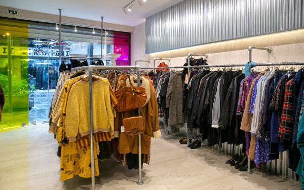 Jenny Blond: Ένα vintage store με ρούχα υψηλής αισθητικής