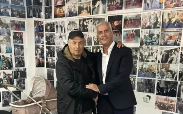 Συνάντηση Καλλιακμάνη με πρόεδρο Ρομά: Δεσμευτήκαμε ότι θα πραγματοποιήσουμε κοινές δράσεις