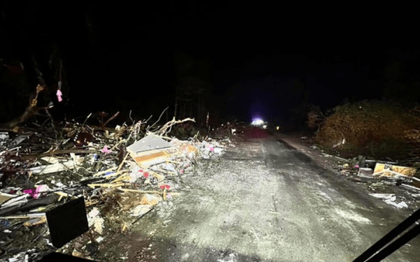 Θρήνος στη Λουιζιάνα των ΗΠΑ: Μαμά και γιος βρέθηκαν νεκροί μετά το σάρωμα ανεμοστρόβιλου (βίντεο)