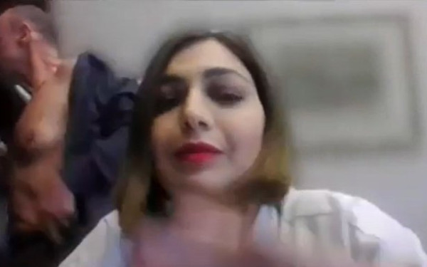 Το «στριπτίζ» Έλληνα βουλευτή εν ώρα live τηλεδιάσκεψης της Βουλής (βίντεο)