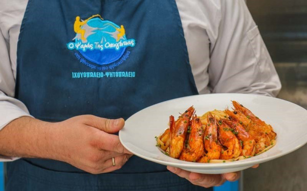 «Ο Ψαράς της Οικογένειας»: Ένα σύγχρονο ιχθυοπωλείο πού φέρνει τη θάλασσα στο... πιάτο σας