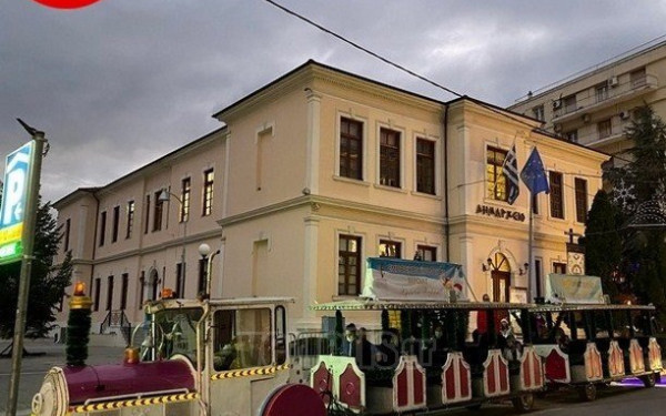 Ημαθία: Ξεκινάει τις βόλτες του το Χριστουγεννιάτικο τρενάκι στη Βέροια