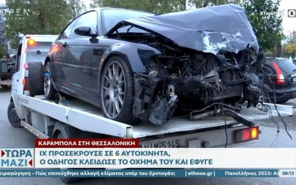 Οδηγός έχασε τον έλεγχο του Ι.Χ. του, έπεσε σε 6 σταθμευμένα οχήματα, τα παράτησε όλα και... έφυγε (βίντεο)