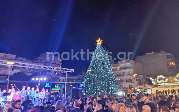 Καλαμαριά: Μελωδίες και λαμπιόνια έφεραν τα Χριστούγεννα (βίντεο & φωτ.)