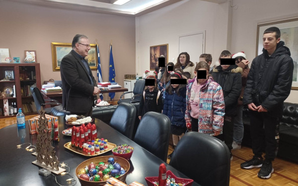 Κάλαντα και ευχές δέχθηκε  ο δήμαρχος Χαλκηδόνος, Σταύρος Αναγνωστόπουλος