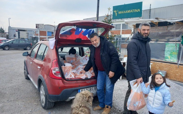 Θεσσαλονίκη: Το ΠΑΜΕ προσέφερε είδη πρώτης ανάγκης στους απεργούς της Μαλαματίνας (βίντεο)