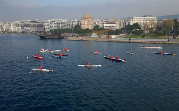 Προσθαλασσώθηκαν... Άγιοι Βασίληδες στον Θερμαϊκό - Δείτε βίντεο και φωτογραφίες