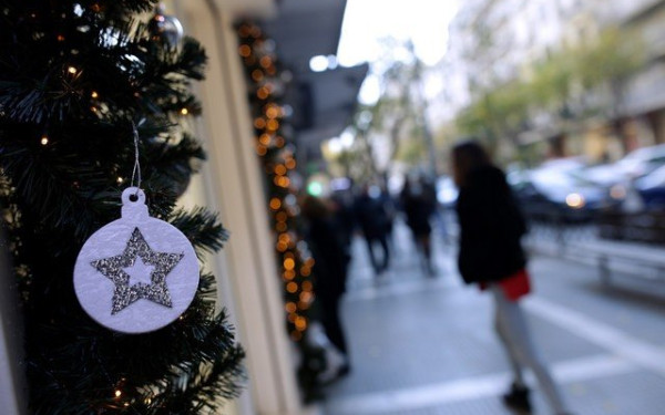 Το θαύμα των Χριστουγέννων προσμένει η αγορά της Θεσσαλονίκης