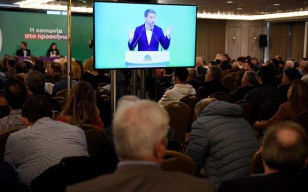 ΠΑΣΟΚ-ΚΙΝΑΛ: Σε... αναμμένα κάρβουνα οι υποψήφιοι βουλευτές