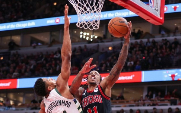 NBA: «Αυτοχειρία» των Μπακς στη μεγάλη βραδιά του Αντετοκούνμπο (βίντεο)