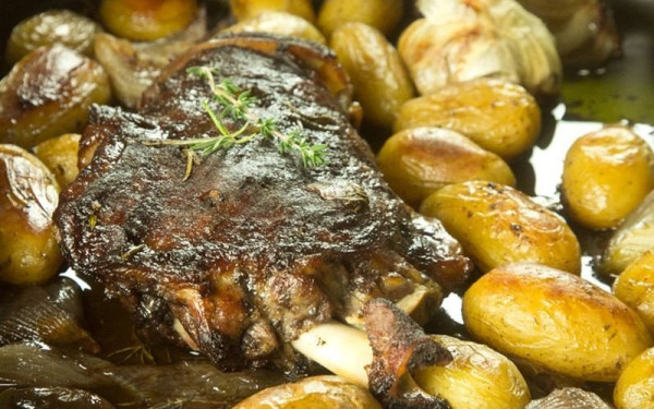 Αρνί και κατσίκι εκθρονίζουν το χοιρινό από το εορταστικό τραπέζι