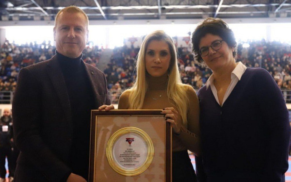 «Κρατήστε τα παιδιά σας στον αθλητισμό»: Το μήνυμα-παρότρυνση της συζύγου του Αλέξανδρου Νικολαΐδη, Δ. Τσαμπάζη, στους γονείς