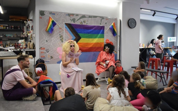 Θεσσαλονίκη: Από την Καλαμαριά στο κέντρο η αφήγηση παραμυθιών από Drag Queens