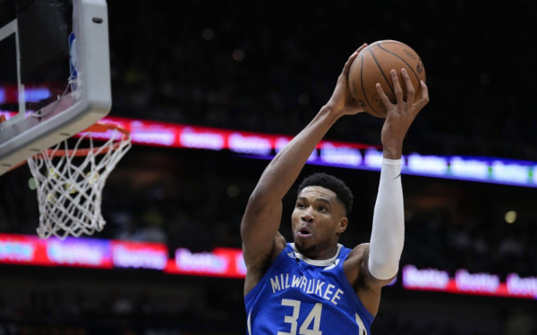 ΝΒΑ: Γιάννης... κερνούσε στο πάρτι των Μπακς στη Νέα Ορλεάνη (βίντεο)