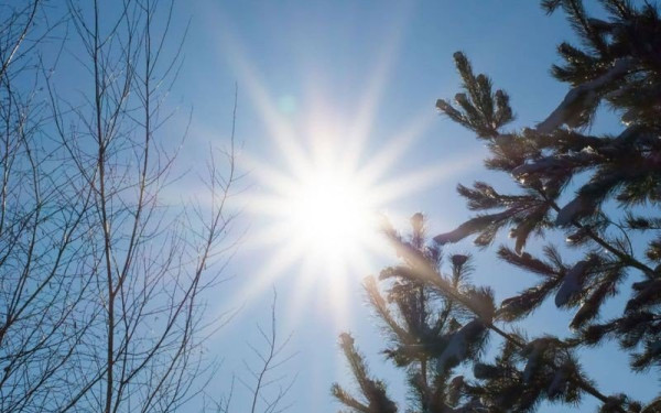 Καιρός: Ανεβαίνει η θερμοκρασία και ενισχύονται οι νοτιάδες έως την Πέμπτη