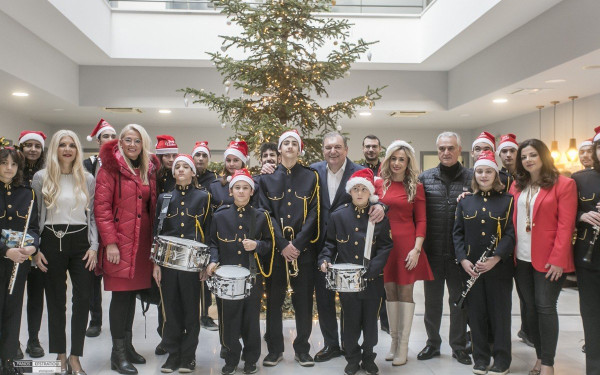 Πυλαία - Χορτιάτης: Πρωτοχρονιάτικα κάλαντα και ευχές για τον δήμαρχο Ιγνάτιο Καϊτεζίδη