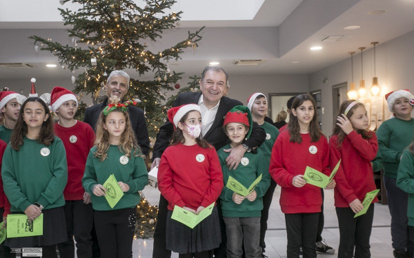 Χριστουγεννιάτικες μελωδίες και ευχές πλημμύρισαν το δημαρχείο Πυλαίας - Χορτιάτη