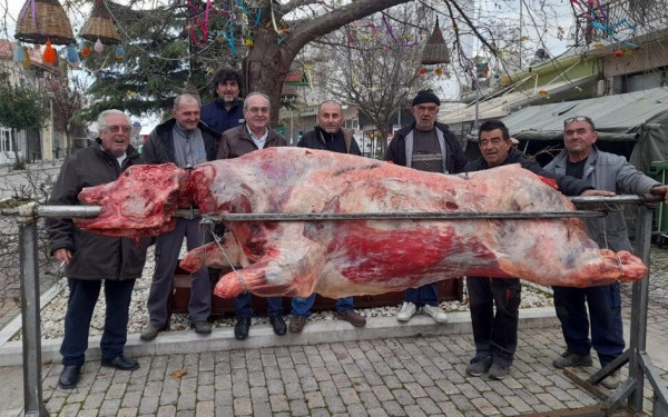 Φέρες: Ολα έτοιμα για τη γιορτή του σουβλιστού μόσχου