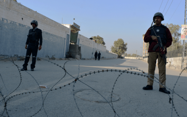 Πακιστάν: Απελευθερώθηκαν οι όμηροι από το αστυνομικό τμήμα της Μπάνου - Νεκροί οι 33 τζιχαντιστές
