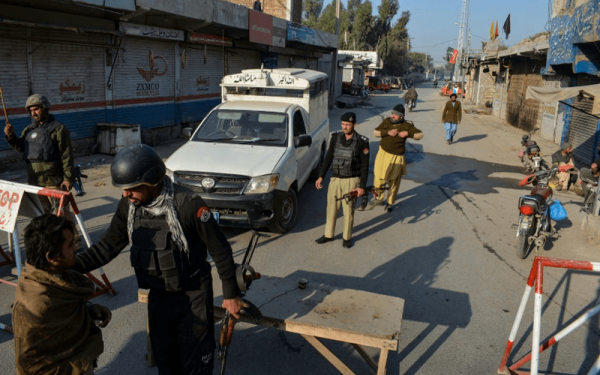 Κρατούμενοι Ταλιμπάν του Πακιστάν απελευθερώθηκαν και κατέλαβαν το αστυνομικό τμήμα - Κρατούν αστυνομικούς σε ομηρία (βίντεο)