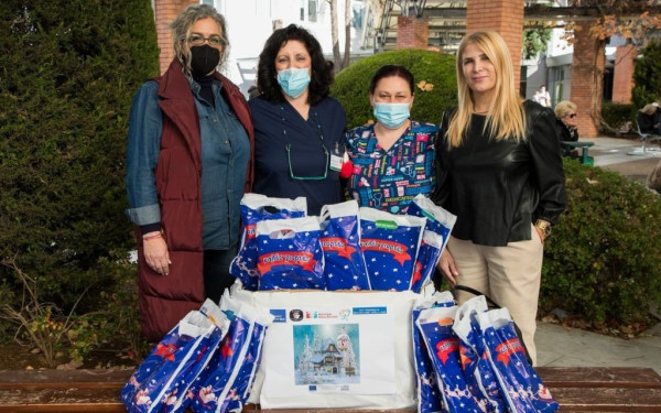  Μια αγκαλιά γεμάτη αγάπη για τα παιδιά του Νοσοκομείου Παπαγεωργίου 