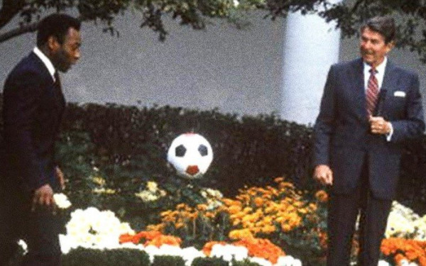 Ο Πελέ μάγευε κορυφαίες προσωπικότητες - Οι «ύμνοι» για τον μυθικό Βραζιλιάνο σούπερ σταρ της μπάλας