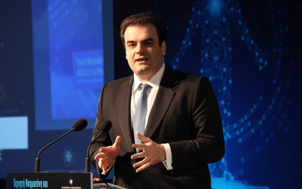 Κυρ. Πιερρακάκης:  «Η πολιτική πρέπει να αφορά περισσότερο το γιο μου και λιγότερο τον πατέρα μου»