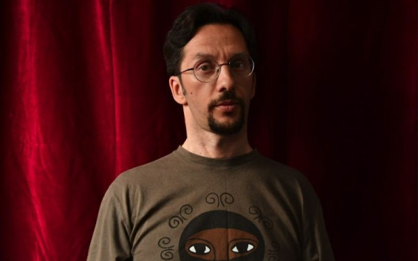 Ο τετραπληγικός μουσικός από τη Θεσσαλονίκη ο οποίος συνθέτει μελωδίες που ταξιδεύουν σε όλον τον πλανήτη