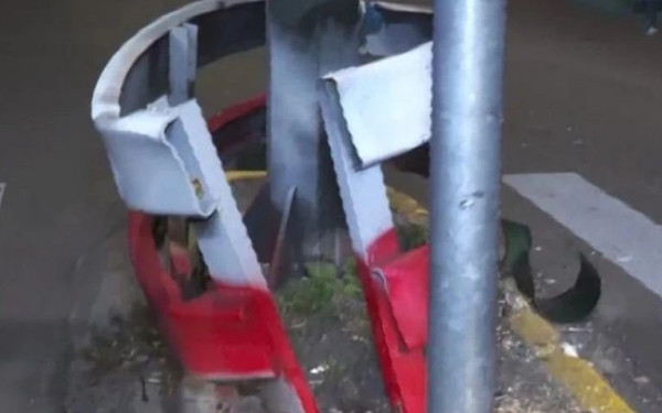 Αθήνα: Δύο νεκροί σε τροχαίο στην Κηφισίας – «Καρφώθηκαν» σε φανάρι με μηχανή