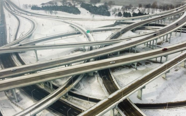 ΗΠΑ: Σφοδρή χιονοθύελλα στις βόρειες, μεσοδυτικές ΗΠΑ, χαλάζι και ανεμοστρόβιλοι απειλούν τον νότο